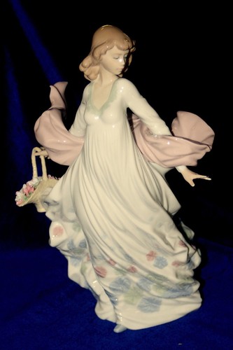 Lladro ^^^Spring Splendor^^^ Girl - great gift | eBay