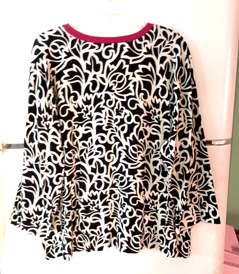 NEW INVESTMENTS II BLACK SCROLL FLORAL DARK PINK TRIM LIGHTWEIGHT SWEATER 3X NWT - Image 3 of 4