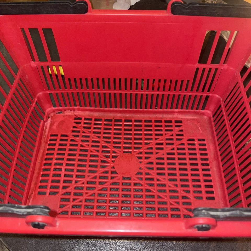 Cesta de compras de plástico rojo vintage 7-11 solo una en eBay rara Foto 3 de 4