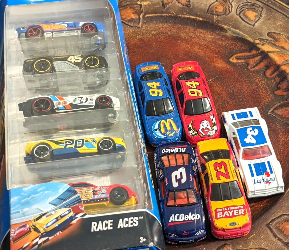 2015 Hot Wheels Race Aces Mattel NEW - Plus 5 Collectible Matchbox & Hot Wheels