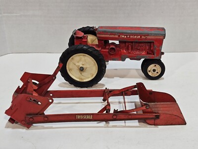 Vintage 1950's Tru Scale Farm Tractor with Loader 1/16