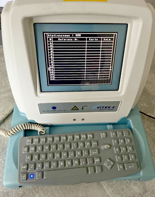 Biomerieux Vitek 2 smart Carrier Station mit Tastatur