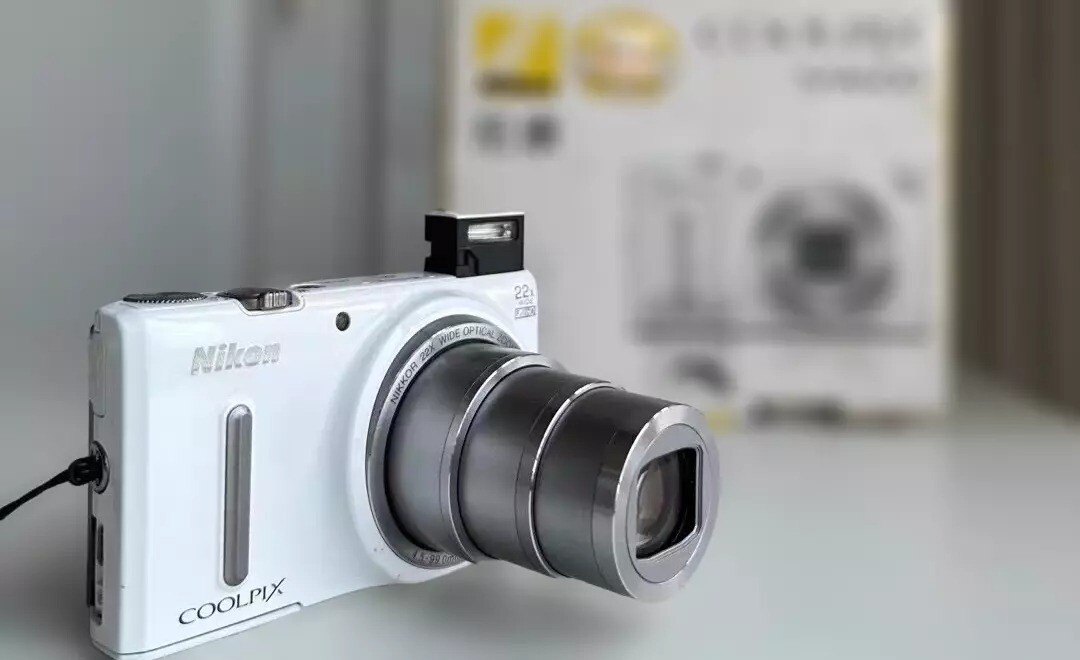 Nikon COOLPIX S9600 16.0MP 22x Optical Zoom Digital Camera - 100