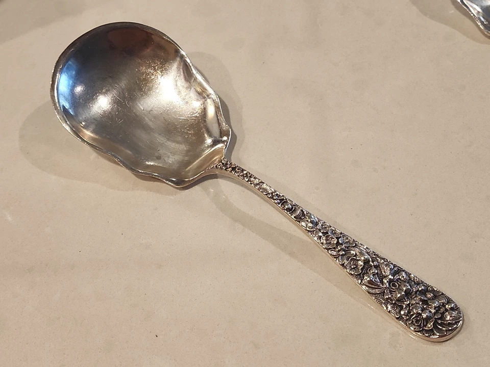 CUCHARA STERLING CHASED BERRY STIEFF "ROSA" 8"  Foto 2 de 4