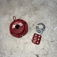 BRADY 50940 W/Master Lock™ Safety Lockout