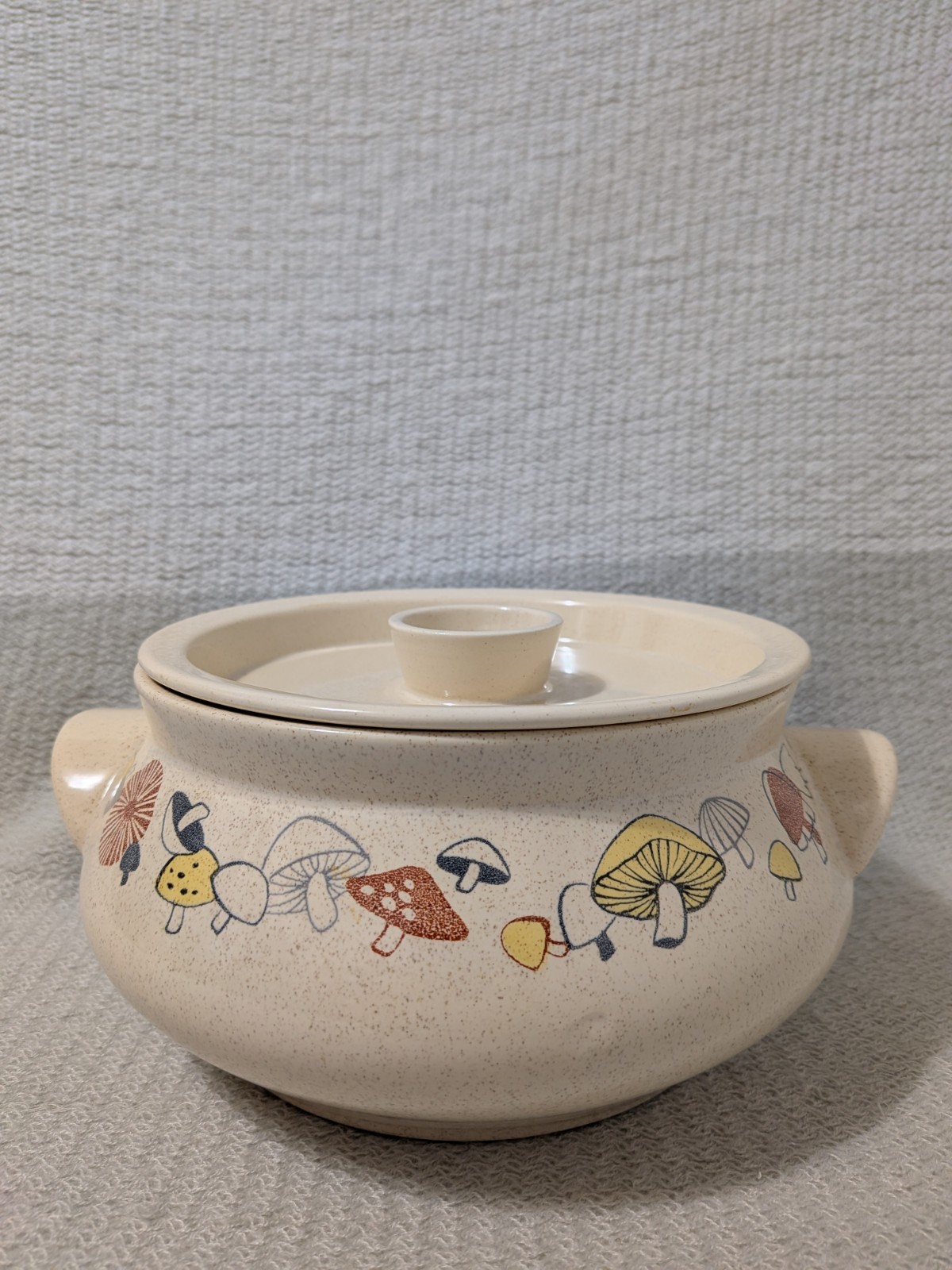 Franciscan Woodlore Mushroom Covered Casserole Dish -2 QT -MCM - GMB - Imperfect