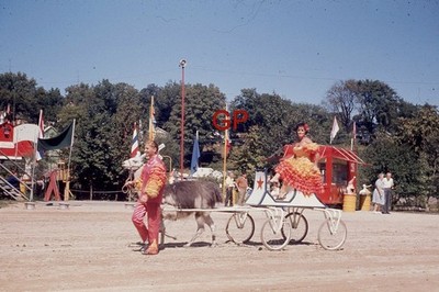 #XX129- b Old 35mm Slide Photo- Circus Wagon- 1971