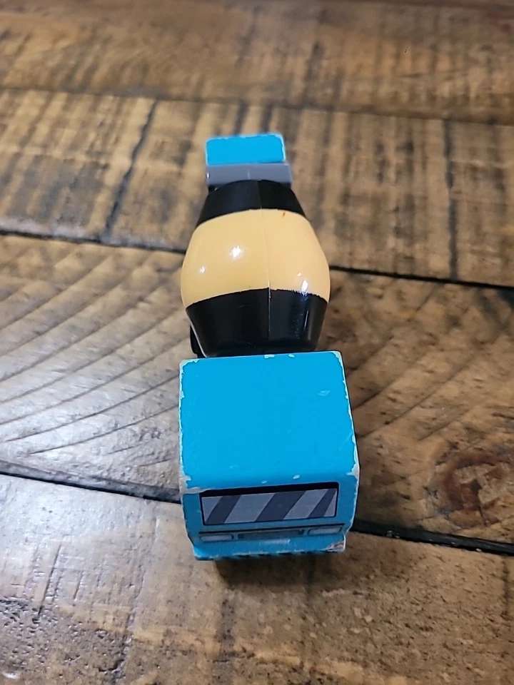 Camión mezclador de concreto de madera MAISON JOSEPH BATTAT 2"" Foto 2 de 4