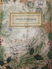 NWT Holiday 2 Tablecloth Set W/8 Napkins