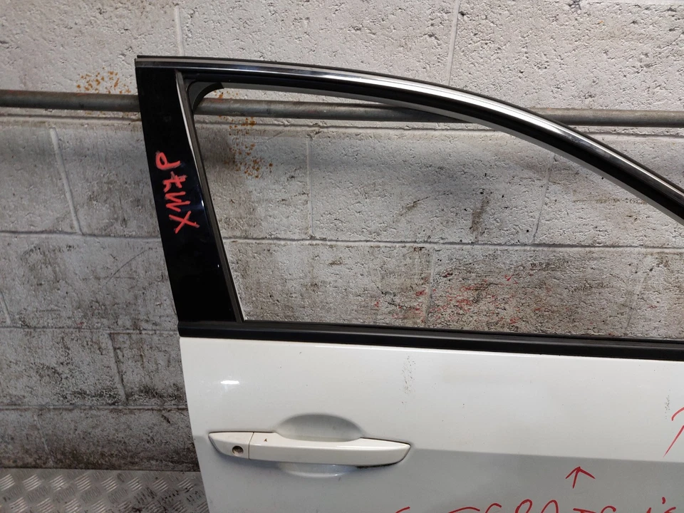 HONDA CIVIC MK10 COMPLETE FRONT DOOR RIGHT DRIVER SIDE IN WHITE 2019 - Image 4 of 4
