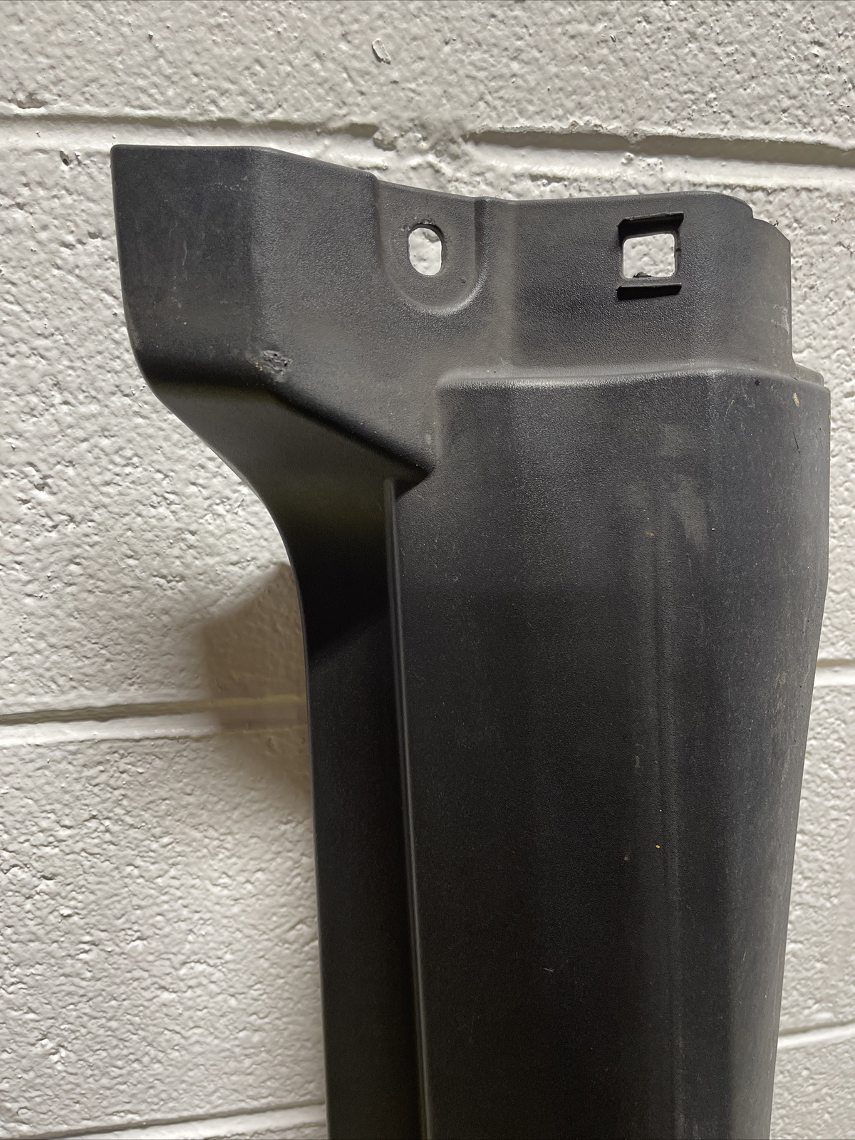 2017-2020 Maserati Levante Left Driver Side Rocker Skirt Molding OEM Trim