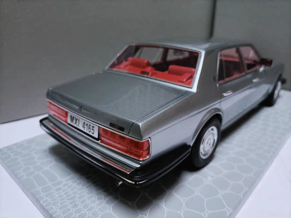 New AMC 1/18 Rolls Royce Silver Spirit 1985 Silver Gray resin model car - Image 2 of 4