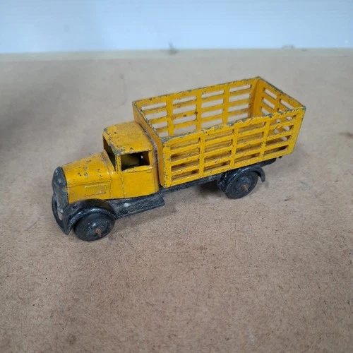 Dinky Toys 25F Vintage Cattle Truck