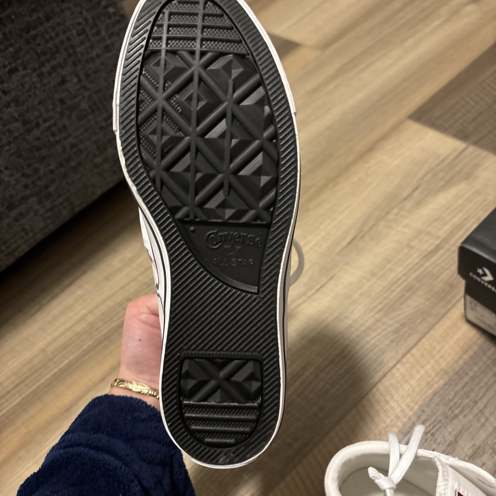 Brand New But Damaged Box Size 9.5 Converse Madison Mid 9.5 Women’s White thumbnail 5