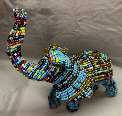 "Escultura hecha a mano de elefante africano con cuentas 9,5"" x 8"""