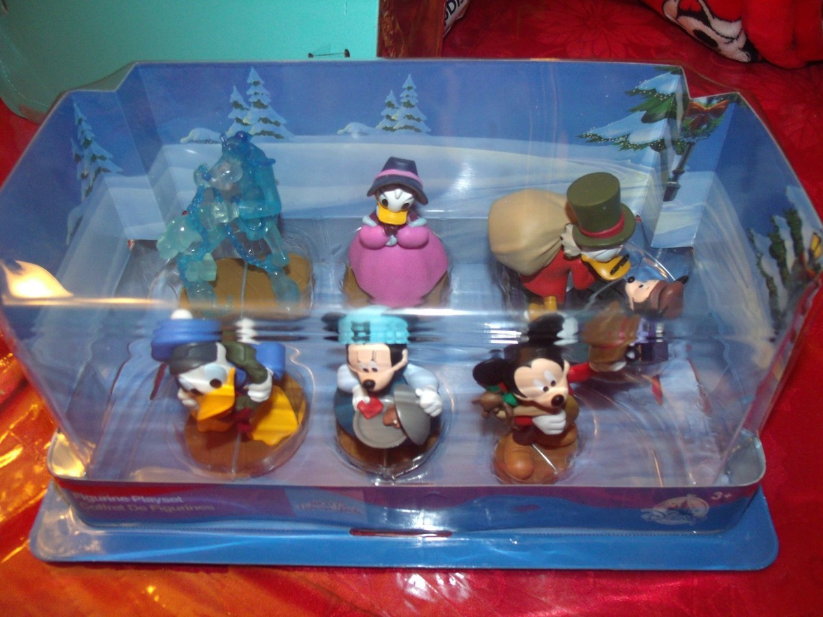 DISNEY Store Mickey's Christmas Carol Figurine 6 Figure Play set