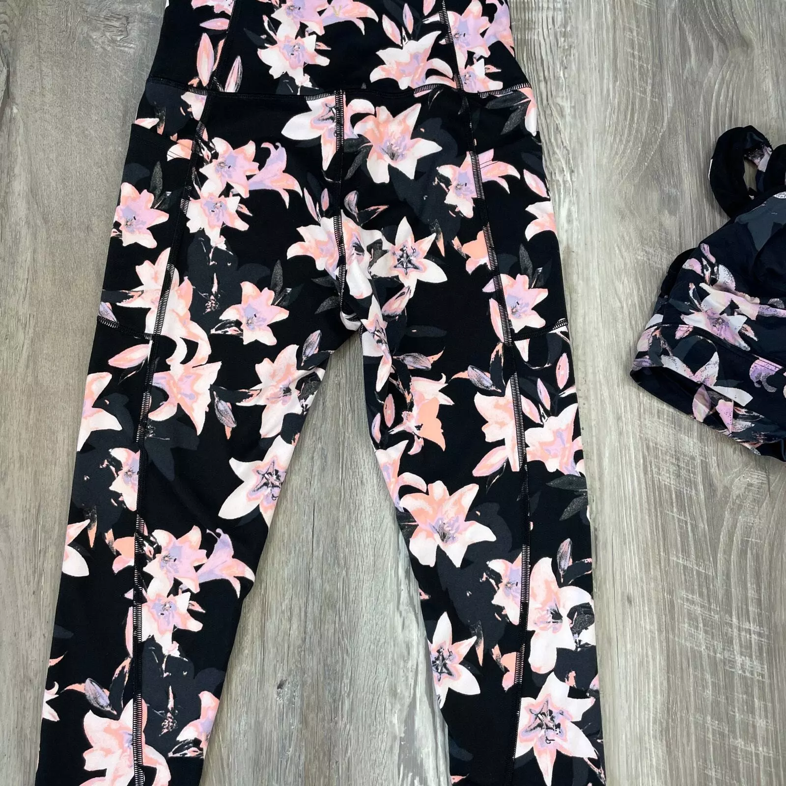 victoria-secret-vs floral free floral leggings