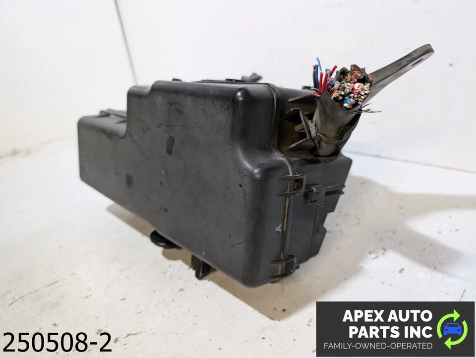 Caja de fusibles de motor OEM 2004-2006 Lexus ES 330 3,3 L 82720-06041 Foto 4 de 4