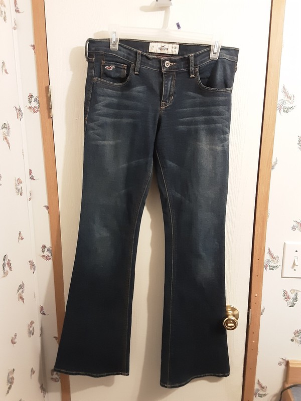 Hollister womens jeans 7R w28 l33 bell bottom short waist