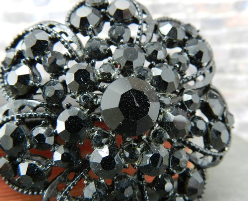 Vintage Signed Weiss Black Crystal Domed Flower Large Brooch - Picture 2 of 6