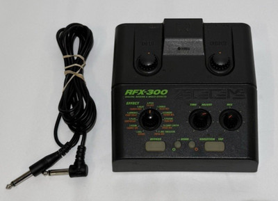 Zoom RFX-300 Digital Reverb & Multi Effects Processor - Used