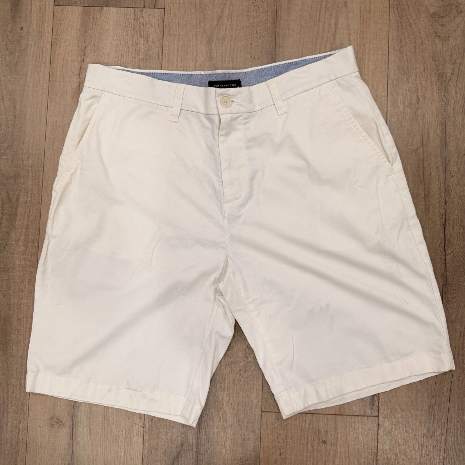 Tommy Hilfiger Men's Chino Shorts Ivory Cream, Flat Front, 9" Inseam M Size 33