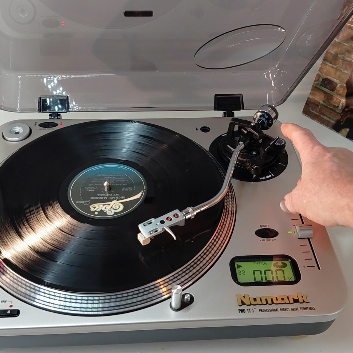 Numark Pro TT-1 Direct Drive Turntable Quartz Lock Pitch + AT