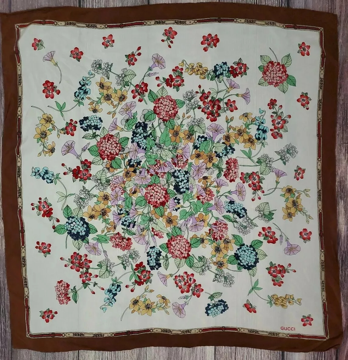 *RARE GUCCI Foulard Vintage en Soie Bouquets Floraux Roulés Main Bords Suprêmes 30
