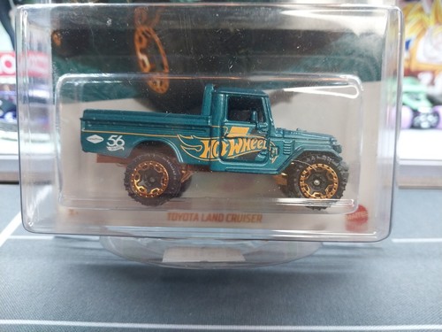 Coche de juguete Hot Wheels 56 aniversario Toyota Land Cruiser Pearl y cromo 2/6 2024 - Imagen 2 de 2