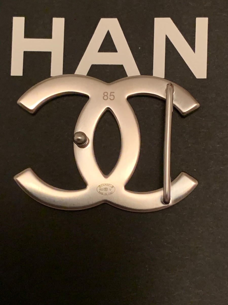 Chanel Reversible CC Logo Leather Belt Black Burgundy Size 85 EU Chanel Reversible CC Logo Leather Belt Black Burgundy Size 85 EU