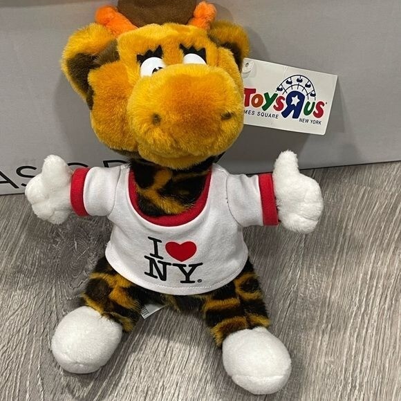 New Geoffrey the Giraffe Toys R Us New York Plush B17 | eBay