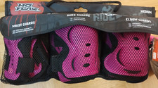NO FEAR SKATE PROTECTION PACK (MEDIUM) EXCELLENT CONDITION PINK WITH CARRY CASE