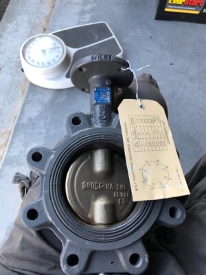 MILWAUKEE VALVE CL223ED NOS 4'' BUTTERFLY VALVE CAST IRON LUG TYPE 8 BOLT 200 WOG
