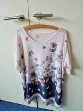 Ladies top made in Italy unusual design pit to pit 32ins