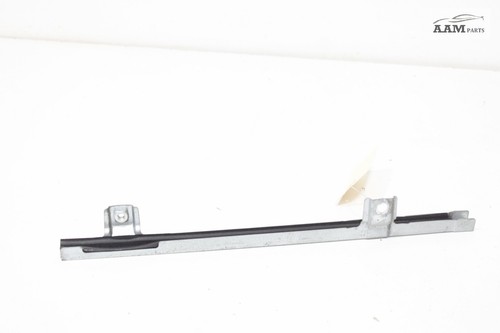 2019-2023 VOLVO VNL 760 D13 FRONT LEFT SIDE DOOR WINDOW GLASS CHANNEL GUIDE OEM - 第 1/4 張圖片