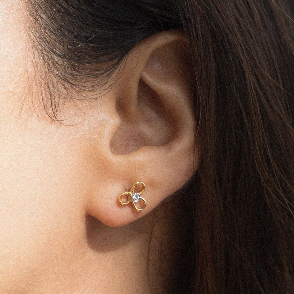 Pendiente Flor Oro Sólido 14K Hecho con Diamante Natural Regalo Aniversario. Foto 3 de 4