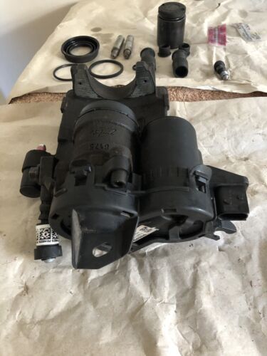 VOLVO XC90 Mk2 2015-2024 - Rear Left Brake Caliper /electric hand brake motor. - Picture 8 of 10