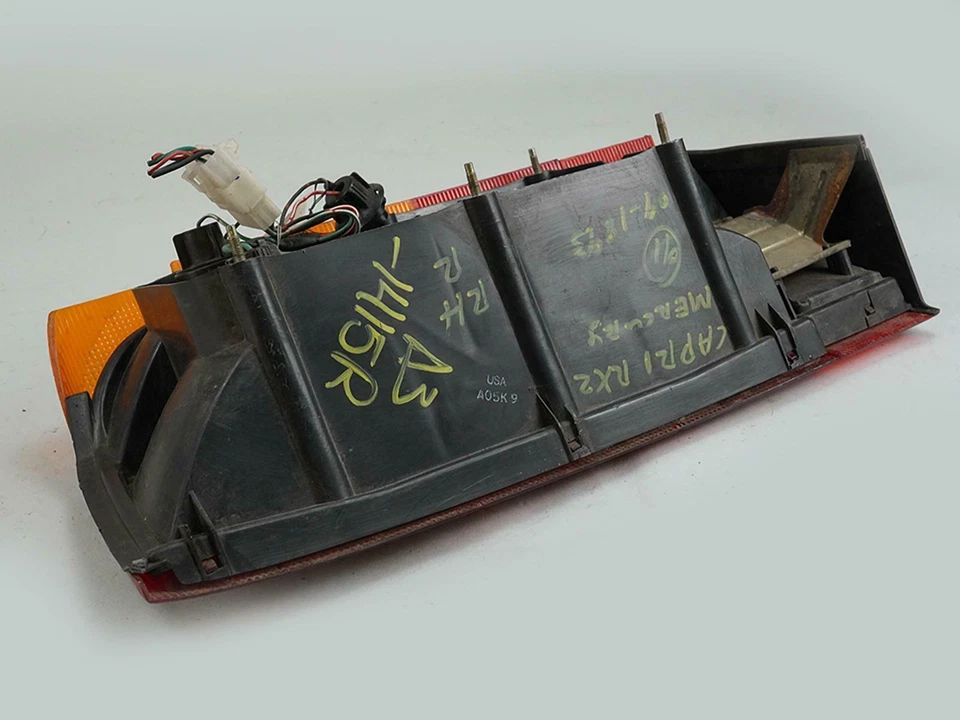 Luz trasera Mercury Capri 1991-1993 montaje de luz trasera derecha Rh OEM Foto 3 de 4