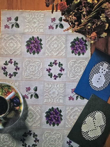Pelican Embroiderer Violets Dollhouse Celtic Knot Cross Stitch Pattern Oxton - Picture 12 of 12