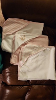 Set of 3 Soft Hooded Baby Towels White and Pink Absorbent Infant Bath Wraps