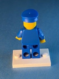 LEGO Airport Minifig air046b - Male Pilot - Light Scratches/No Cracks