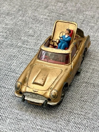 Original Vintage Corgi 261 James Bond 007 Aston Martin DB5 w/baddie
