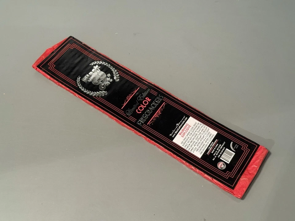 Black Cat Fire Cracker Edición Limitada Color Petardo con Logo Negro y Plateado Foto 3 de 4