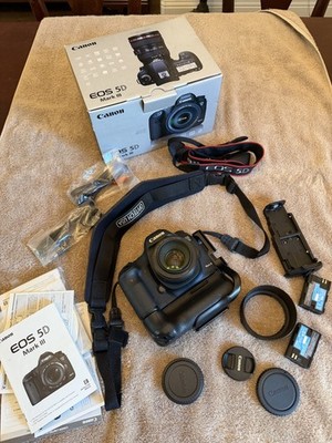 Canon EOS 5D Mark III BUNDLE with 50mm f1.8 Lens andBattery Grip