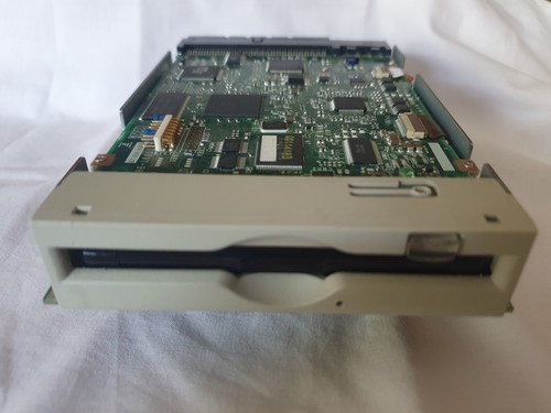 2,3 GB MO SCSI-SE 50-PINOWY WEWNĘTRZNY NAPĘD OPTYCZNY + kabel + osłona zatoki dysku - Zdjęcie 8 z 11
