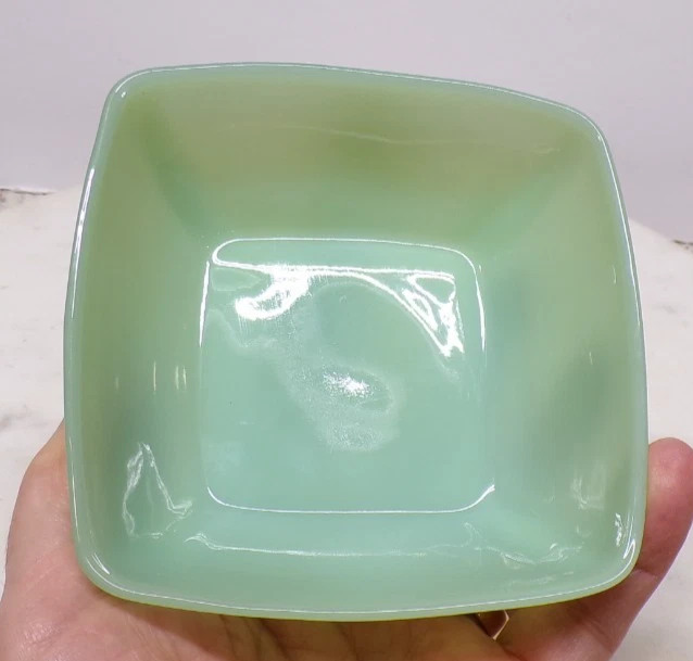 アンティーク雑貨 Fire-King Jadeite Square Ashtray Marked