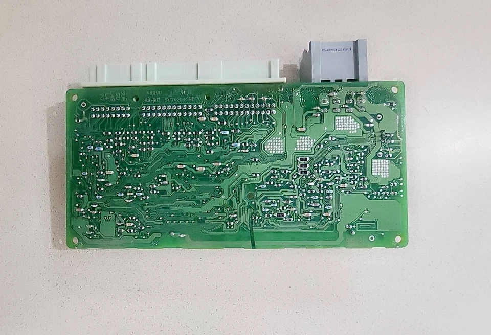 BCM BCU BODY CONTROL MODULE 3.0L V6 SATURN L300 LW300 2002 22713289 - Image 3 of 4
