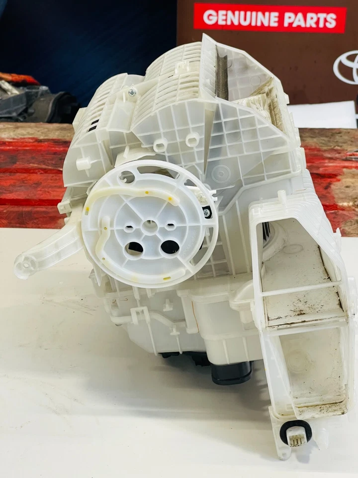 MATRIZ DE CALEFACCIÓN GENUINA TOYOTA PRIUS 2016-22 87010-47300 Foto 2 de 4