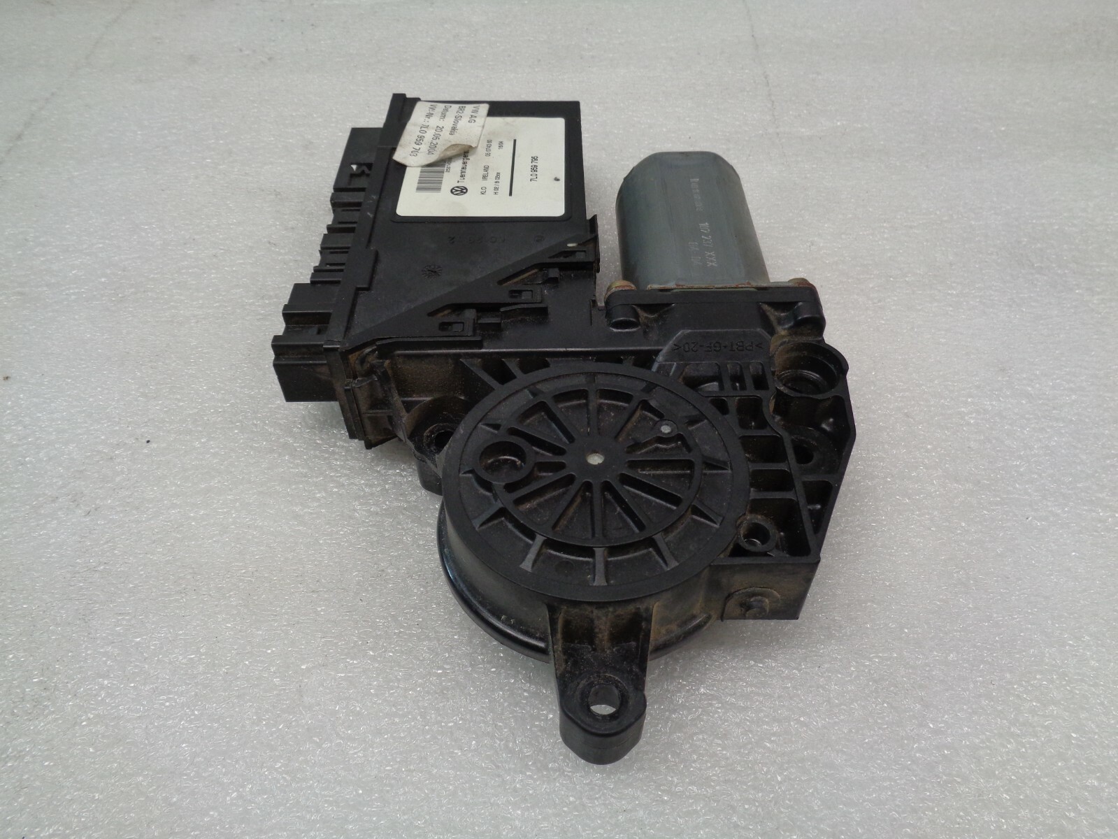 20042010 Volkswagen Touareg Rear Left Driver Side Window Motor OEM