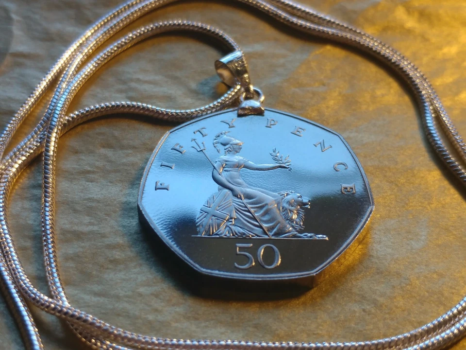 Moneda 1987 Britannia Lion & Shield 29mm Colgante 24" Oro Blanco Relleno Cadena Redonda Foto 4 de 4